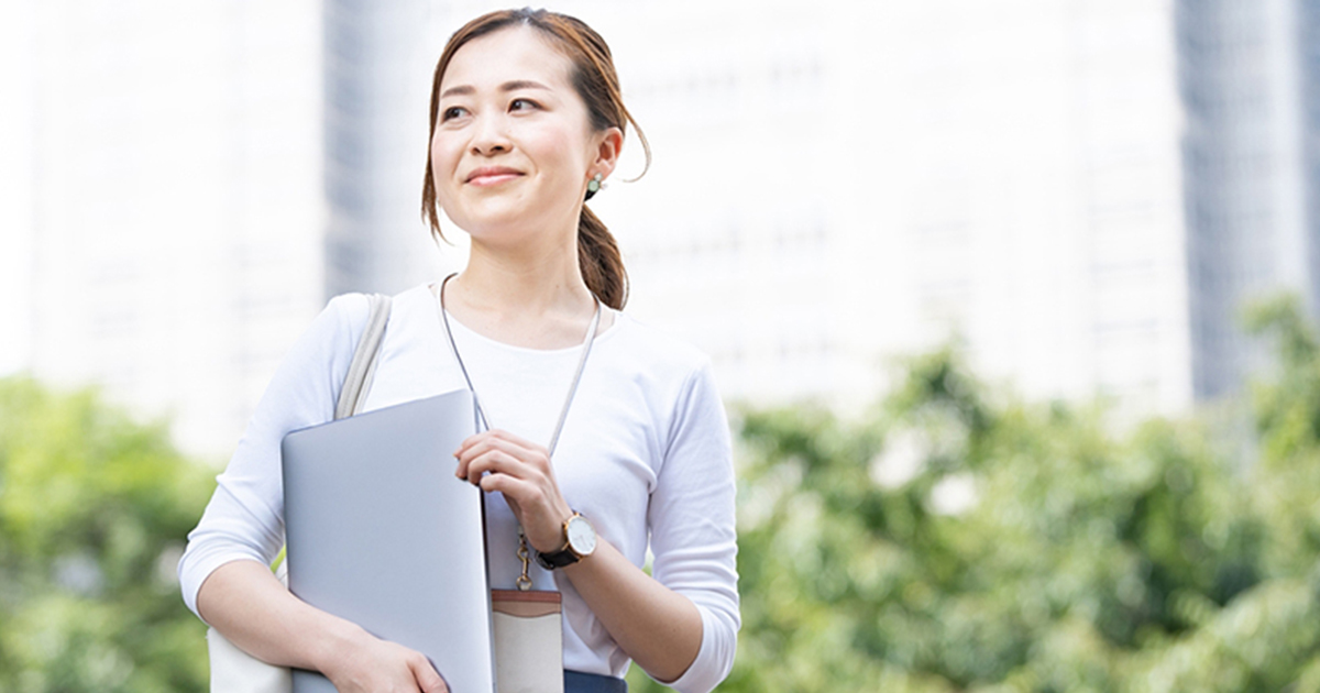 個人事業主に開業届は必須？税務署に提出するメリットと書き方や手続きのポイント