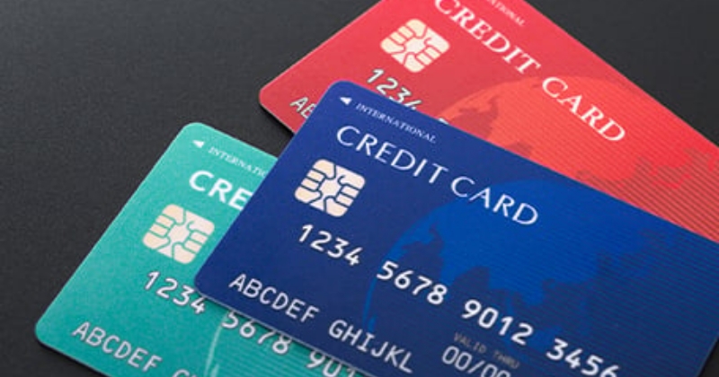 カードローンとクレジットカードの違いとは？利用目的・審査・金利を比較