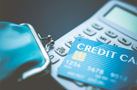 クレジットカードの現金化は違法？考えられるリスクについて
