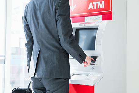キャッシングの使い方を解説。初めてお金を借りる際に知っておきたい注意点