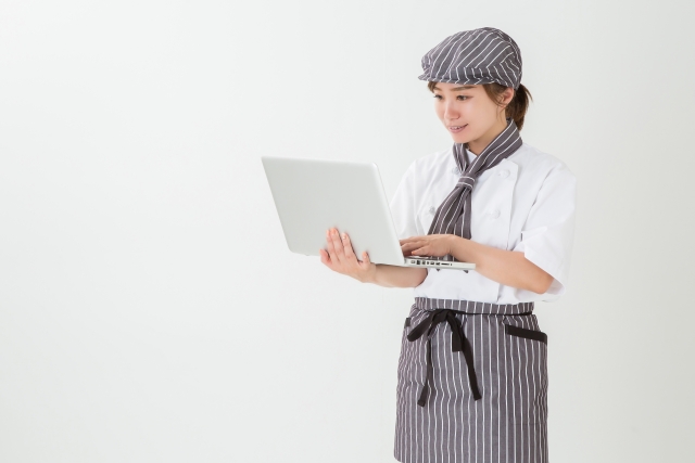 集客を検討する店員のイメージ