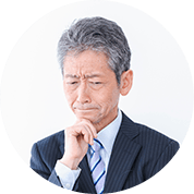 悩む男性の写真